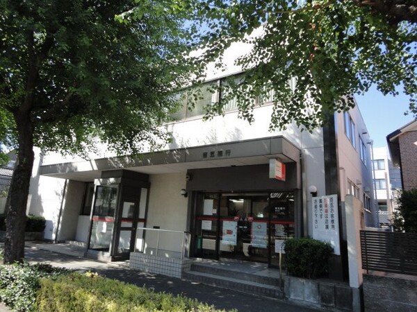 周辺環境(百五銀行港支店まで444ｍ)