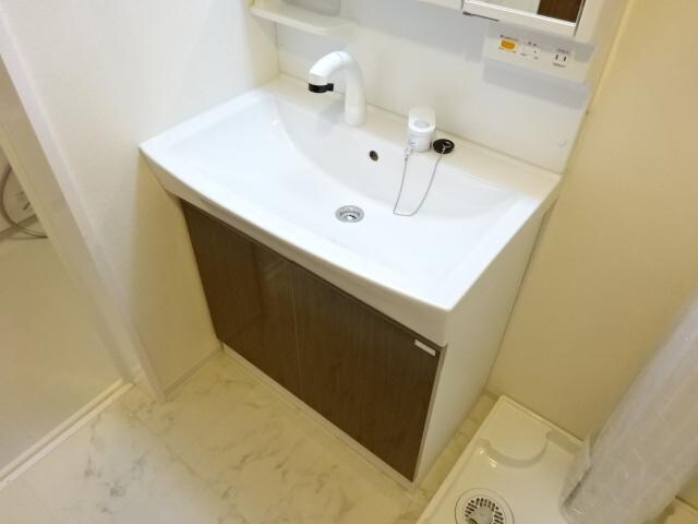 物件内観写真11　(洗髪洗面化粧台（イメージ）)
