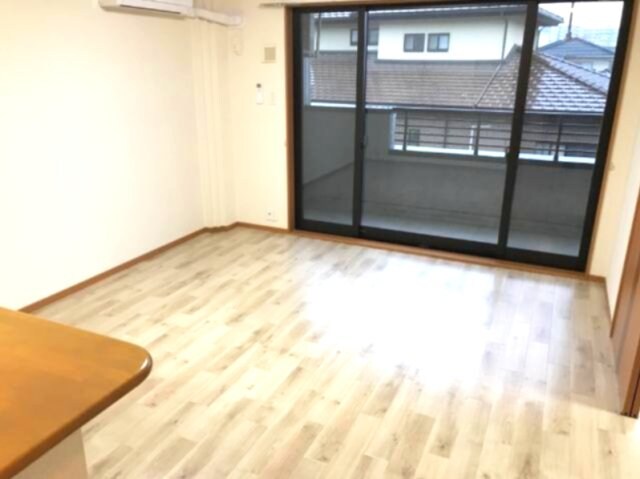 物件内観写真4　(リビング)