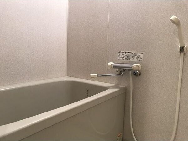 浴室(※写真は同じマンションの違う部屋のものになります。)