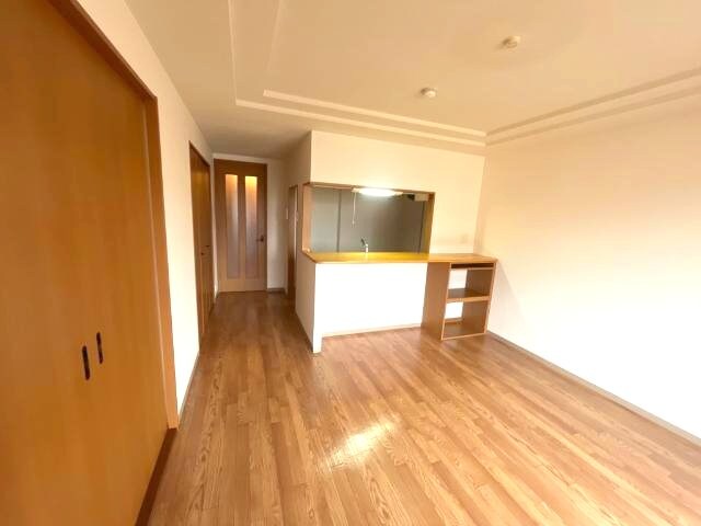 物件内観写真3　(リビング)