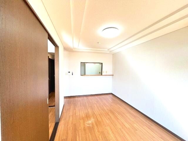 物件内観写真3　(リビング)