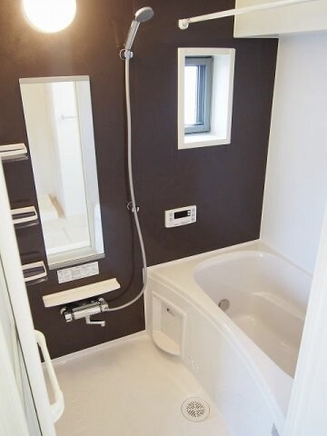 物件内観写真5　(日々の疲れを癒すお風呂付です)