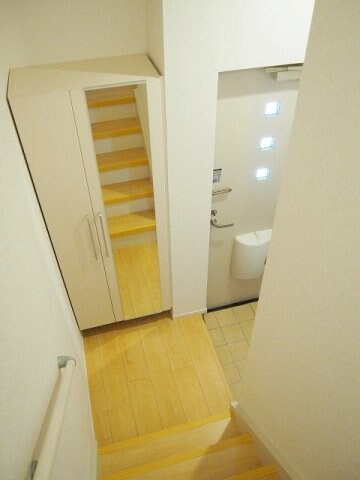 物件内観写真8　(収納もある玄関です)