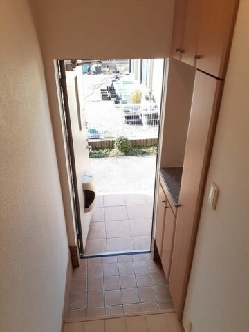 物件内観写真4　(落ち着いた玄関です)