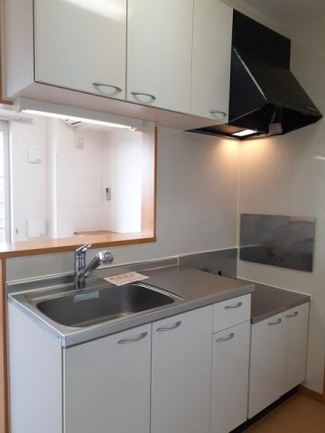 物件内観写真5　(コンパクトなキッチンで掃除もラクラク)