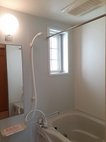 物件内観写真6　(日々の疲れを癒すお風呂付です)