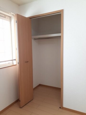 物件内観写真10　(小物を収納するのに便利です)