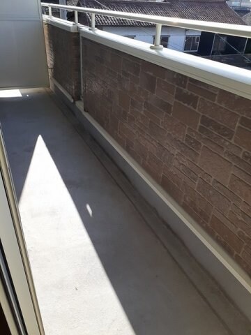 物件内観写真11　(外からの目が気にならないバルコニーで洗濯物が干せます)