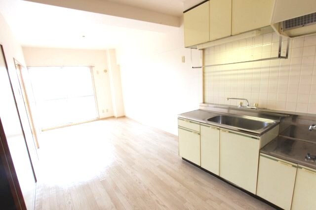 物件内観写真2　(※別部屋のお写真で、現況優先と致します。)