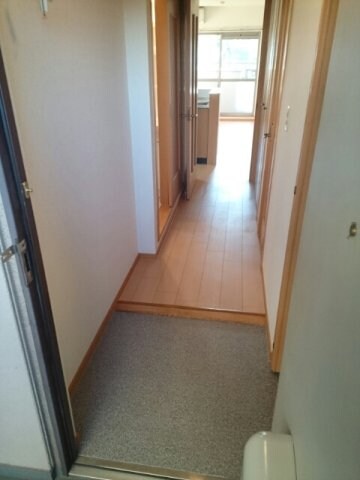 物件内観写真7　(シンプルで使いやすい玄関です)