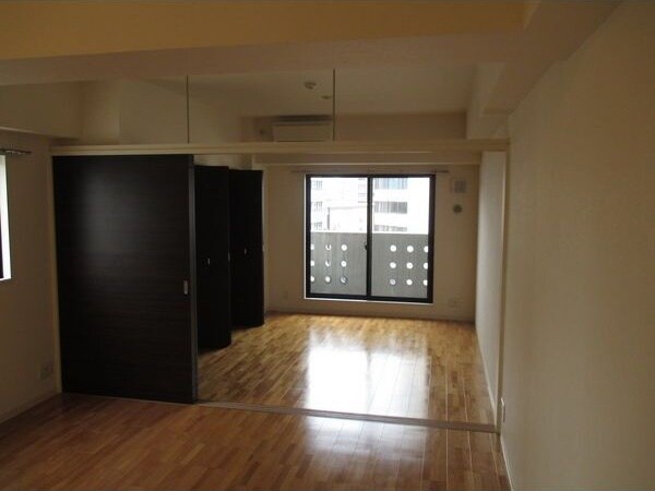 居室(※写真は同じマンションの違う部屋のものになります。)