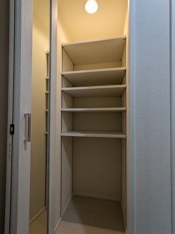 物件内観写真11　(シューズインクローゼット)