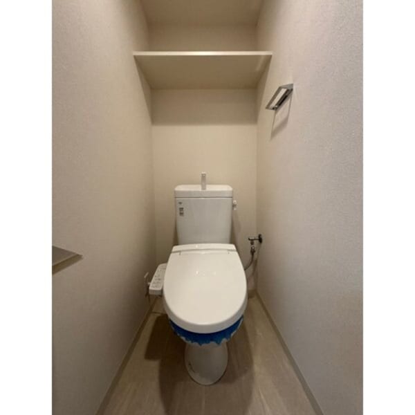 トイレ(※写真は同じマンションの違う部屋のものになります。)