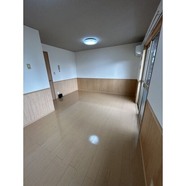 物件内観写真4　(室内写真は別部屋の写真です。)