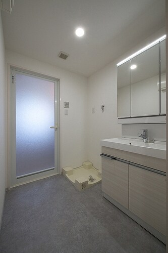 物件内観写真7　(洗面台　※同タイプの部屋のお写真で色が異なります)