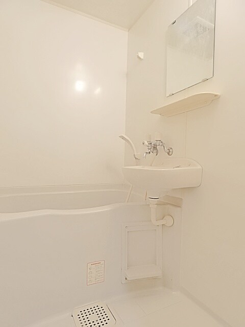 物件内観写真8　(落ち着いた空間のお風呂です)