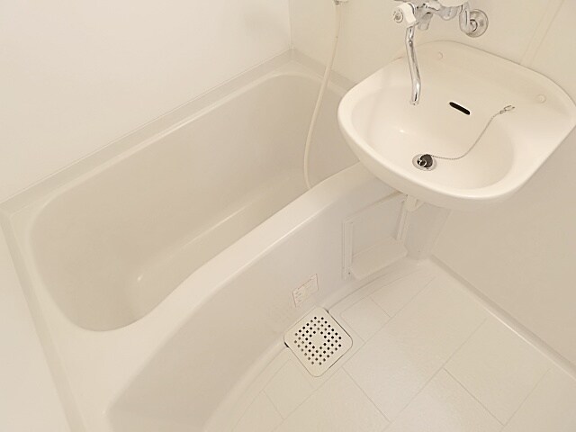 物件内観写真9　(きれいなお風呂です)