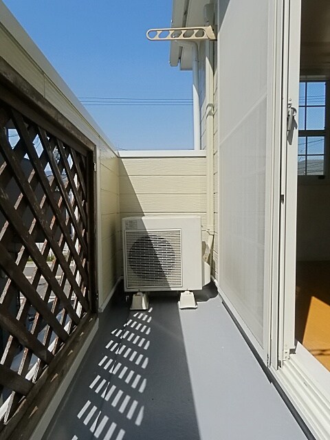 物件内観写真19　(暖かな日差しのふりそそぐバルコニー)