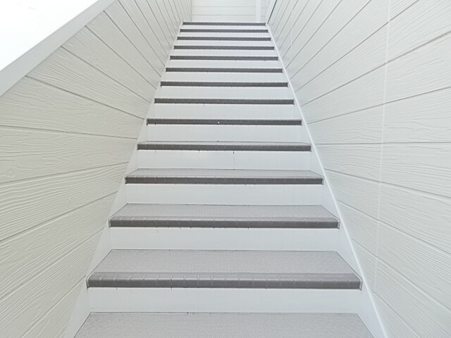 物件内観写真21　(共用階段です)