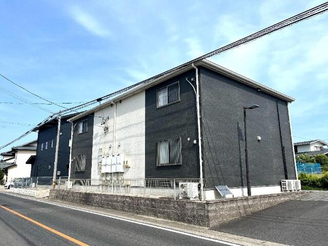 物件外観写真2　(外観写真（昼）)