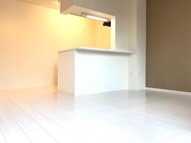 物件内観写真4　(リビング)