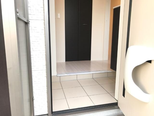 物件内観写真12　(玄関)