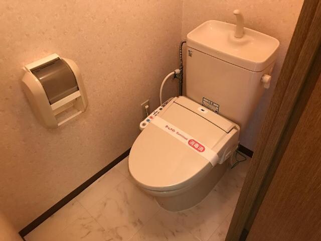 物件内観写真11　(シャワー付トイレ)