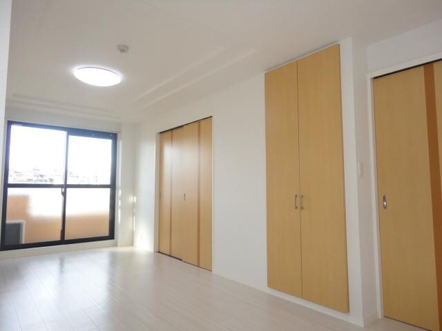 物件内観写真3　(リビング)