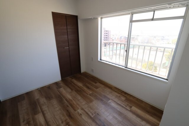 物件内観写真10　(4.5帖の洋室になります)