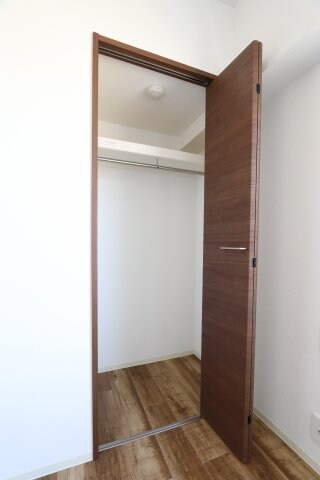 物件内観写真11　(4.5帖の洋室収納になります)