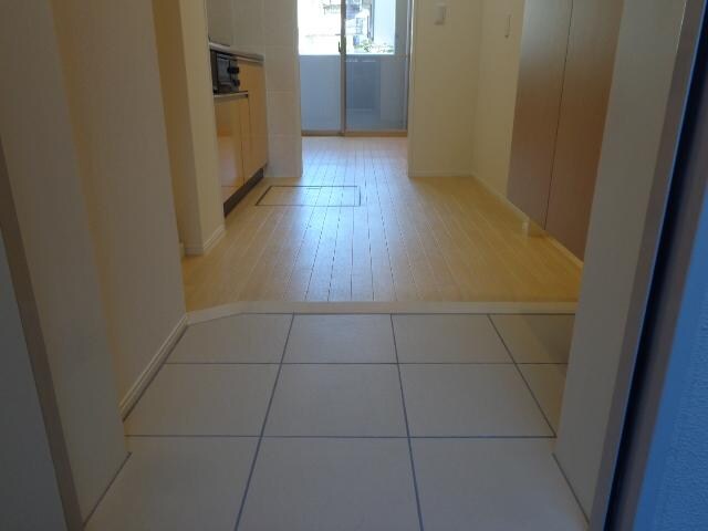 物件内観写真16　(玄関)