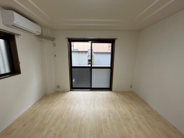 物件内観写真4　(リビング)