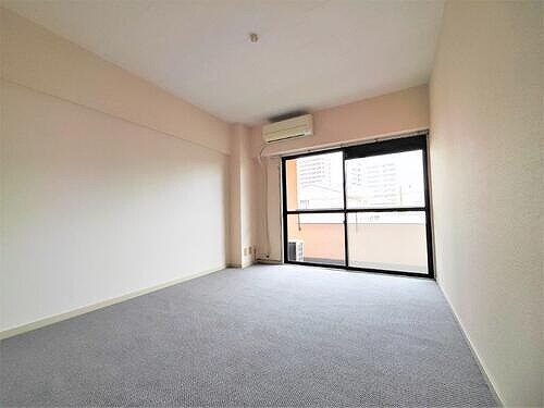 物件内観写真7　(洋室6.4畳)