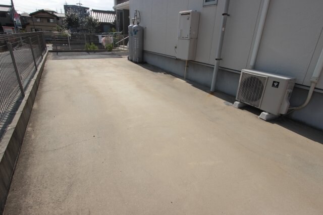 物件外観写真3　(2台縦列駐車スペースもあります)