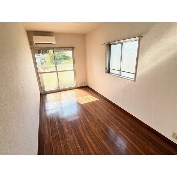 居室(※写真は同じマンションの違う部屋のものになります。)