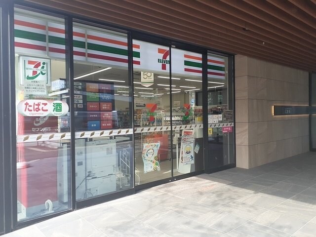 物件外観写真3　(セブンイレブン丸の内一丁目店まで560m)