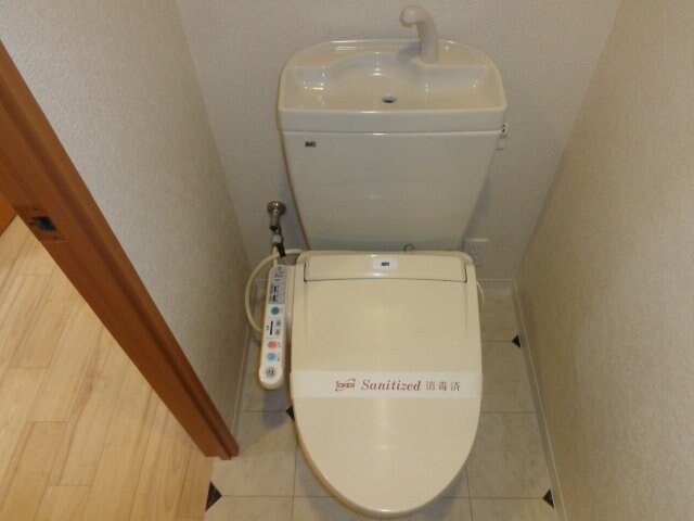 物件内観写真10　(シャワー付トイレ)