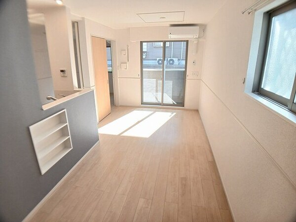 居室(ゆったりとした居間です)