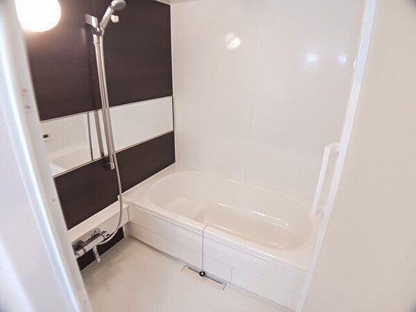 浴室(コンパクトで使いやすいお風呂です)