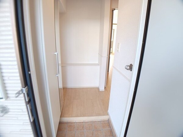 玄関(落ち着いた玄関です)