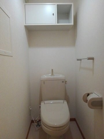 物件内観写真9　(シンプルで使いやすいトイレです)