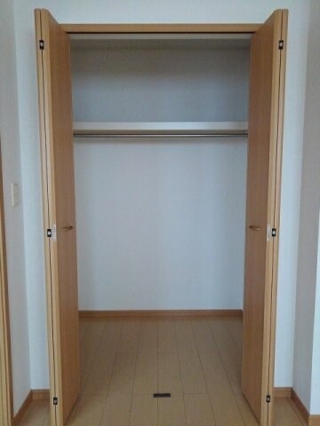 物件内観写真11　(たっぷりとした収納スペースです)