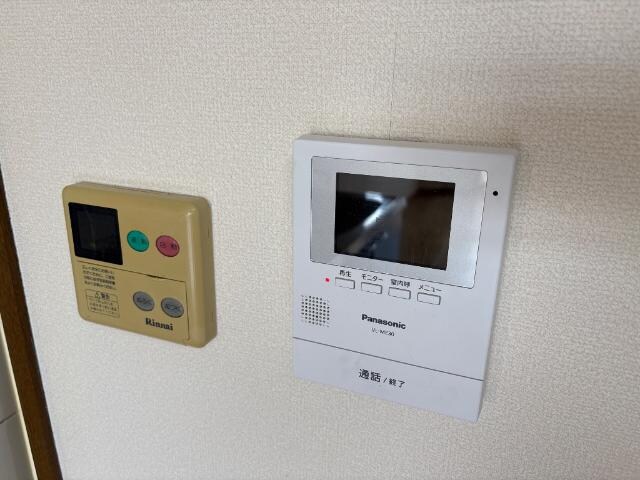 物件内観写真15　(カメラ付インターホン)