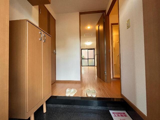 物件内観写真5　(玄関)