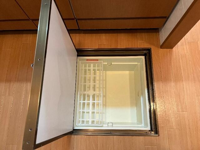 物件内観写真23　(床下収納)