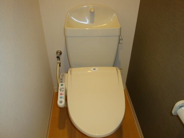 物件内観写真10　(シャワー付トイレ)