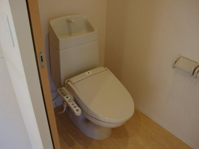 物件内観写真9　(シャワー付トイレ)