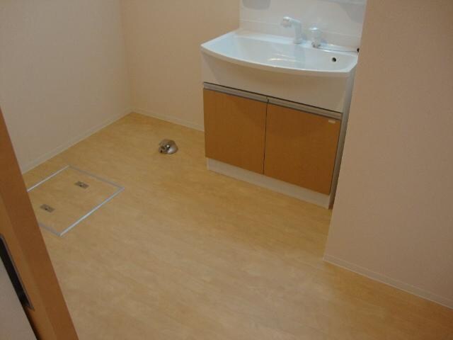 物件内観写真16　(脱衣所)