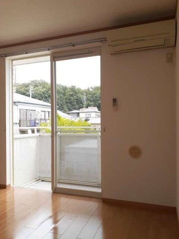 物件内観写真13　(外からの目が気にならないバルコニーで洗濯物が干せます)